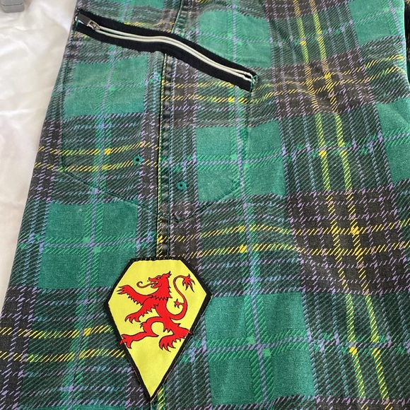 Mens Volcom 31 waist Ozzy Wrong Board shorts with two pocket closures. - Picture 7 of 7